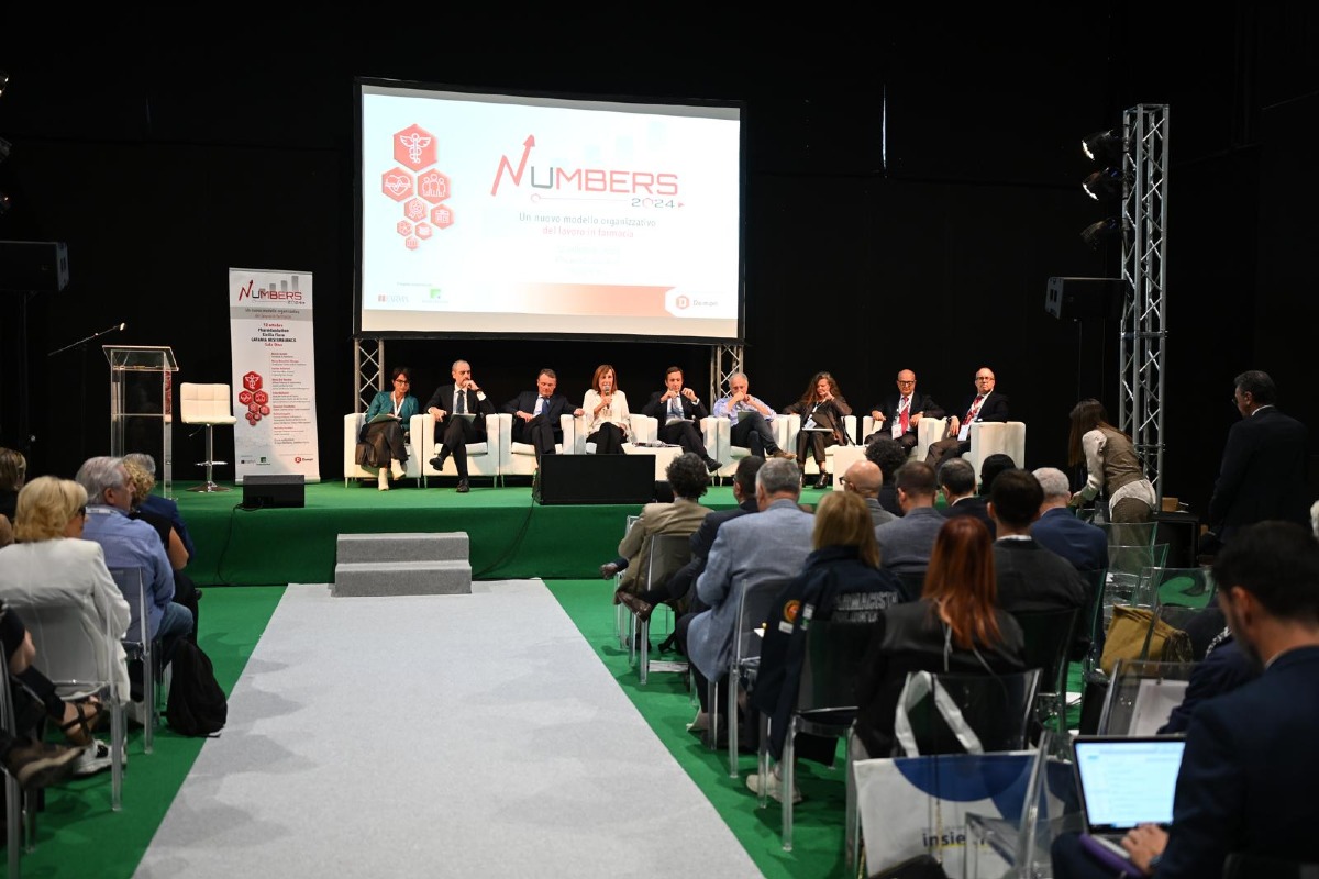 A PharmEvolution presentati i risultati di Numbers 2024. Nuove strategie, competenze, riorganizzazione di spazi e lavoro in farmacia  